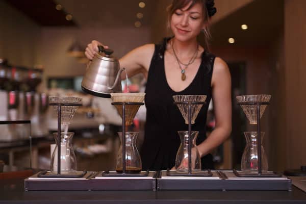 making v60 pourovers